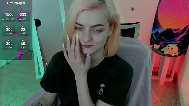 Snapshot of Fire_Bestie chatting on March 22, 2025, 1:30 pm Fire Bestie online show from March 22, 2025, 1:30 pm