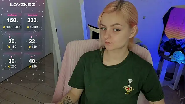 Snapshot of Fire_Bestie chatting on September 18, 2025, 12:52 pm Fire Bestie online show from September 18, 2025, 12:52 pm