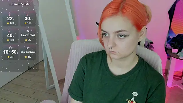 Snapshot of Fire_Bestie chatting on September 29, 2025, 12:33 pm Fire Bestie online show from September 29, 2025, 12:33 pm