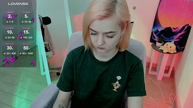 Snapshot of Fire_Bestie chatting on March 18, 2025, 1:34 pm Fire Bestie online show from March 18, 2025, 1:34 pm