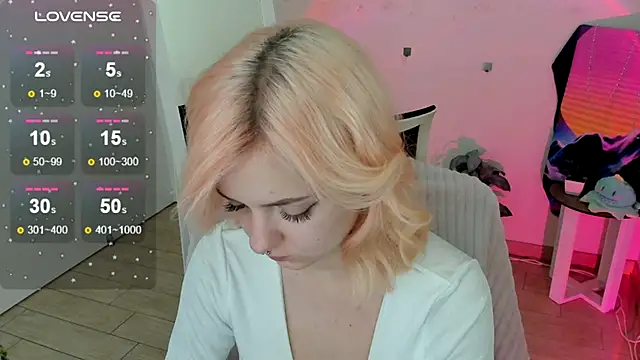 Snapshot of Fire_Bestie chatting on September 16, 2025, 12:17 pm Fire Bestie online show from September 16, 2025, 12:17 pm