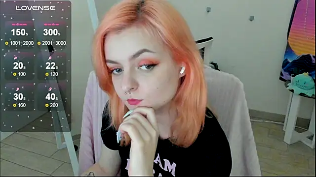 Snapshot of Fire_Bestie chatting on November 15, 2025, 2:10 pm Fire Bestie online show from November 15, 2025, 2:10 pm