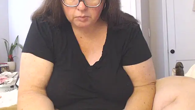 LauLauPAWG online show from May 8, 2026, 6:12 pm