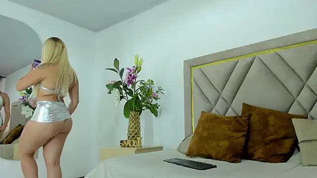 emily queen2 online show from April 14, 2026, 6:57 pm