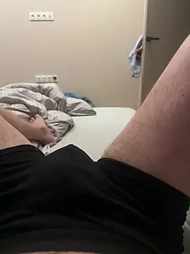 Snapshot of Tomkitomkii chatting on April 10, 2026, 11:23 pm Tomkitomkii online show from April 10, 2026, 11:23 pm