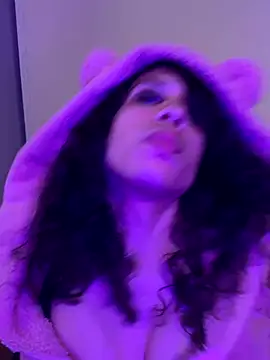 PeacockGoddess online show from September 17, 2025, 11:51 pm