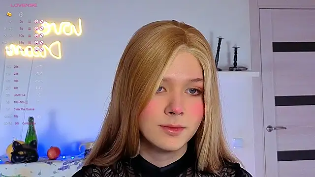  yourFoxy  online show from November 17, 2025, 2:10 pm