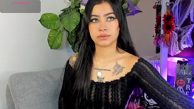 Snapshot of DakottaHill chatting on October 15, 2025, 5:50 am DakottaHill online show from October 15, 2025, 5:50 am