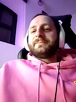 Snapshot of poldek38 chatting on February 5, 2025, 8:35 pm poldek38 online show from February 5, 2025, 8:35 pm