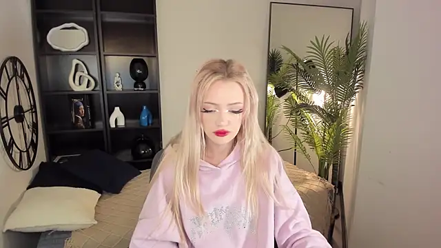 EmilyAir online show from October 12, 2025, 10:00 pm