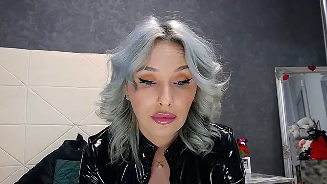 IssaSmith online show from April 18, 2026, 6:49 am