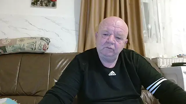 Snapshot of fullballs6 chatting on February 26, 2026, 3:28 am fullballs6 online show from February 26, 2026, 3:28 am