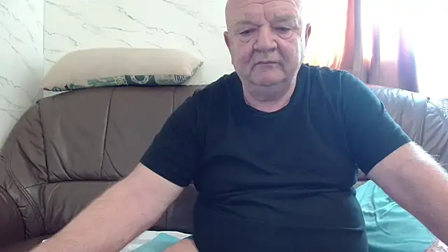 Snapshot of fullballs6 chatting on March 5, 2026, 8:44 am fullballs6 online show from March 5, 2026, 8:44 am