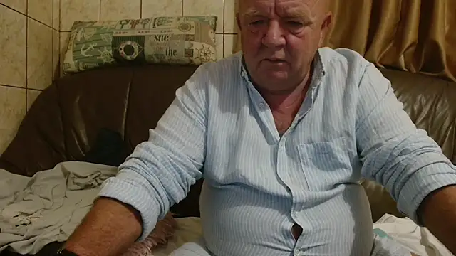 Snapshot of fullballs6 chatting on October 14, 2025, 2:23 am fullballs6 online show from October 14, 2025, 2:23 am