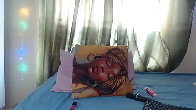 Foxybrownxx1 online show from December 21, 2025, 9:44 am