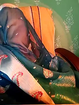 Snapshot of QueenOfHeart_07 chatting on December 13, 2025, 8:04 pm QueenOfHeart 07 online show from December 13, 2025, 8:04 pm