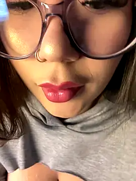 Snapshot of LylaLee111 chatting on September 19, 2025, 1:15 pm LylaLee111 online show from September 19, 2025, 1:15 pm