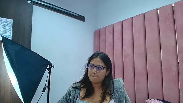 Snapshot of Miaa_Smiith_ chatting on December 23, 2025, 3:28 am Miaa Smiith online show from December 23, 2025, 3:28 am