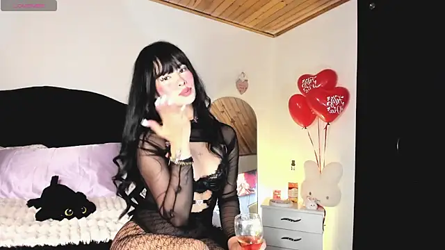 HannaKim online show from June 14, 2026, 11:28 pm