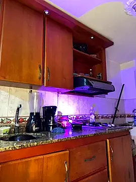 Ambarhilton online show from January 7, 2026, 11:32 pm