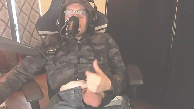 chicostick413 online show from February 3, 2026, 8:14 pm