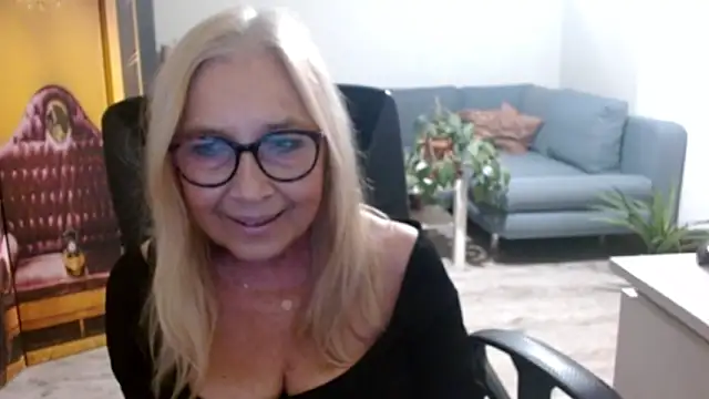 Snapshot of sofia_xkiss chatting on November 24, 2025, 2:50 pm sofia xkiss online show from November 24, 2025, 2:50 pm