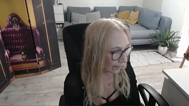 sofia xkiss online show from March 29, 2026, 3:35 pm