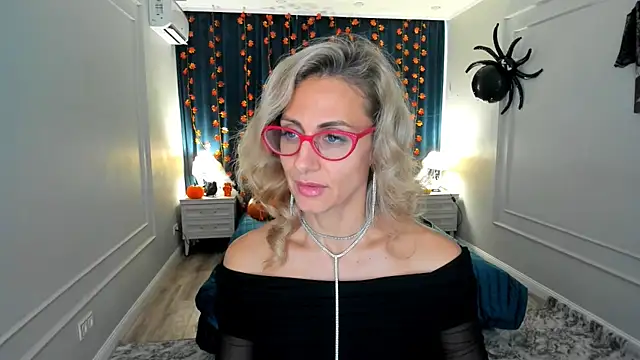 MuseOfStage online show from October 31, 2025, 11:51 am