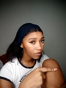 Snapshot of Shria107 chatting on December 3, 2025, 10:31 pm Shria107 online show from December 3, 2025, 10:31 pm