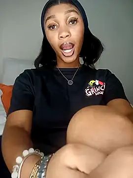 Snapshot of Shria107 chatting on December 4, 2025, 10:42 pm Shria107 online show from December 4, 2025, 10:42 pm