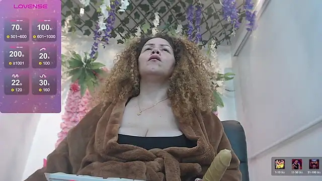 BLONDE SEXYHOT online show from February 17, 2026, 12:57 pm