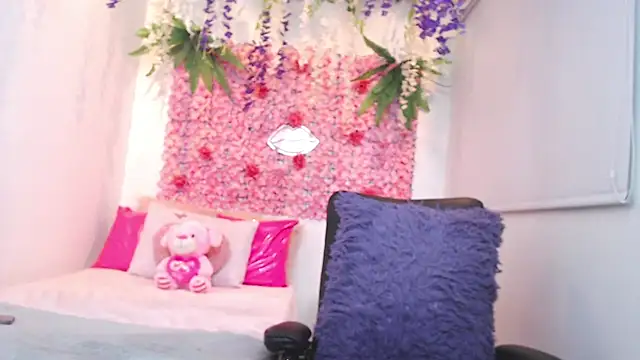 Snapshot of BLONDE_SEXYHOT chatting on October 28, 2025, 10:31 pm BLONDE SEXYHOT online show from October 28, 2025, 10:31 pm