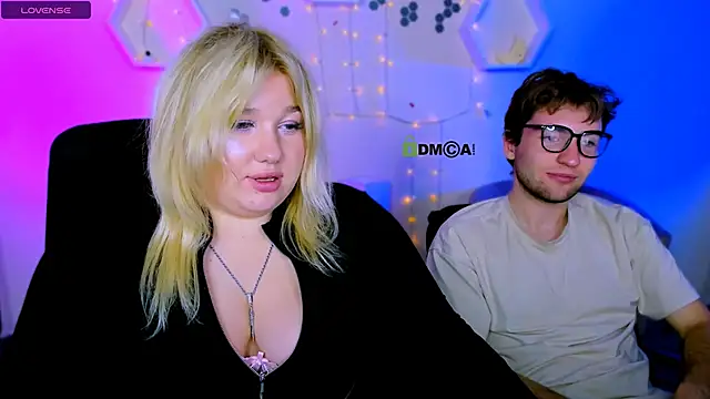 Snapshot of juli_kisss chatting on November 7, 2025, 1:32 am juli kisss online show from November 7, 2025, 1:32 am