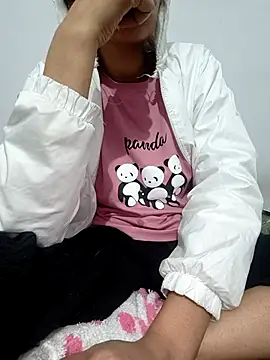 Snapshot of catreena chatting on December 13, 2025, 8:04 pm catreena online show from December 13, 2025, 8:04 pm