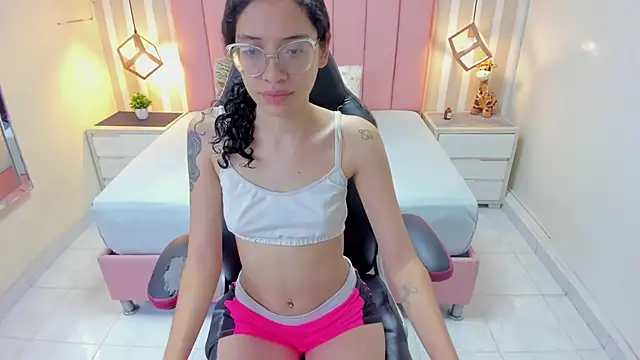 Snapshot of MAILYLOVE1 chatting on November 26, 2025, 1:11 pm MAILYLOVE1 online show from November 26, 2025, 1:11 pm