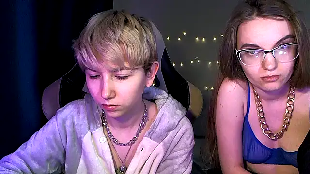 velvetvalkyries online show from March 18, 2025, 2:50 pm