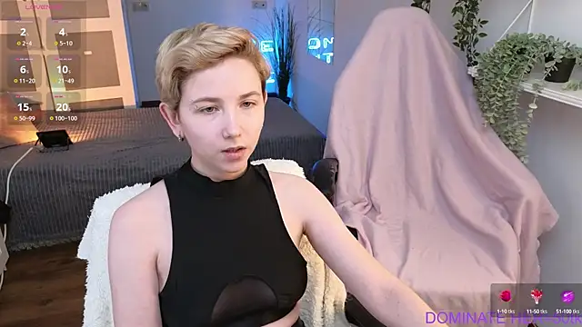 velvetvalkyries online show from March 4, 2025, 5:13 pm