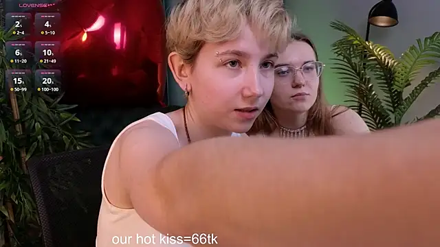 velvetvalkyries online show from February 26, 2025, 5:31 pm