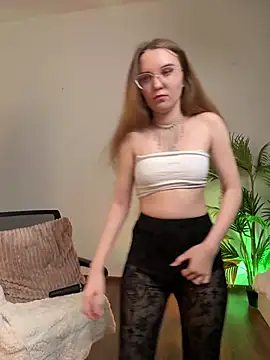 velvetvalkyries online show from February 25, 2025, 4:46 pm