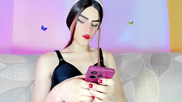 TatiGil online show from April 15, 2026, 7:58 pm