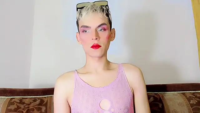 TatiGil online show from October 12, 2025, 2:13 am