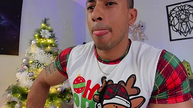 Snapshot of aaroncolombia chatting on December 10, 2024, 1:22 pm aaroncolombia online show from December 10, 2024, 1:22 pm