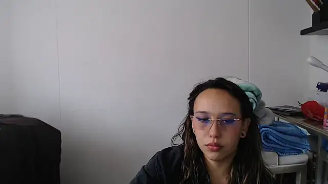 Skarlet Adams28 online show from February 18, 2025, 6:58 pm