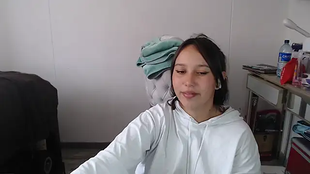 Skarlet Adams28 online show from February 17, 2025, 7:55 pm