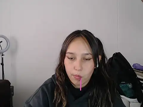 Skarlet Adams28 online show from March 13, 2025, 8:43 pm