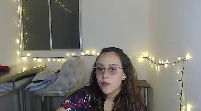 Skarlet Adams28 online show from February 3, 2025, 2:58 am