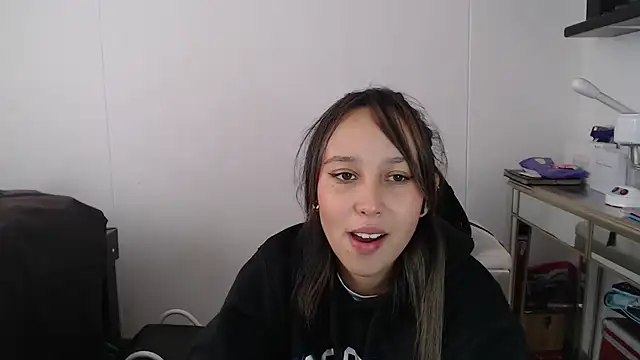 Skarlet Adams28 online show from March 6, 2025, 2:51 pm