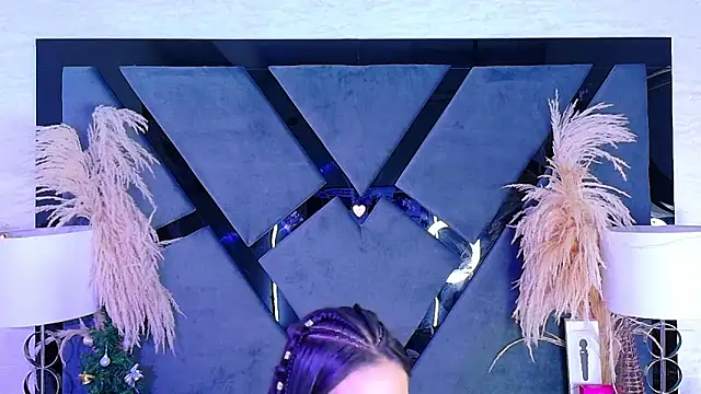 KylieWhite online show from December 15, 2025, 12:33 pm