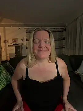 Snapshot of w12er chatting on August 9, 2026, 8:59 pm w12er online show from August 9, 2026, 8:59 pm