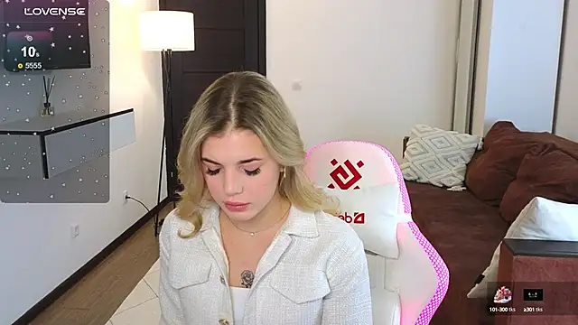 adrianawow1 online show from March 13, 2025, 9:26 pm